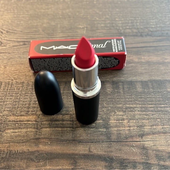 💄💋 MAC Retro Matte Lipstick in Ruby Woo (Vivid Blue-Red) Full Size. Brand new! - Picture 7 of 15